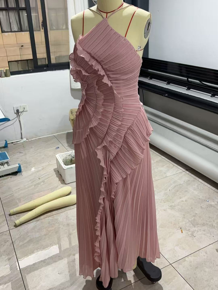 Dame Elegant plisseret maxikjole med asymmetrisk design Skovae