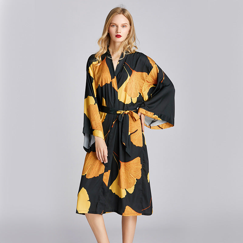 Dame Kimono-robe med blomstrede designelementer og elegant taljebælte Stilla