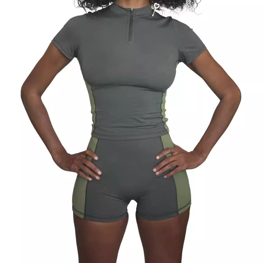 Dame Sporty kortærmet sæt med lynlås og moderne design Skovae