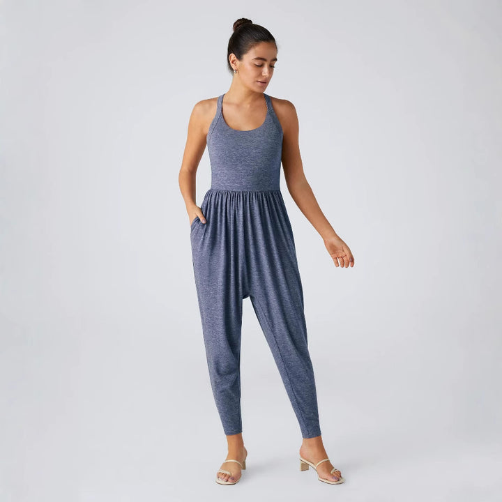Dame jumpsuit med afslappet snit og praktiske sidelommer Stilla