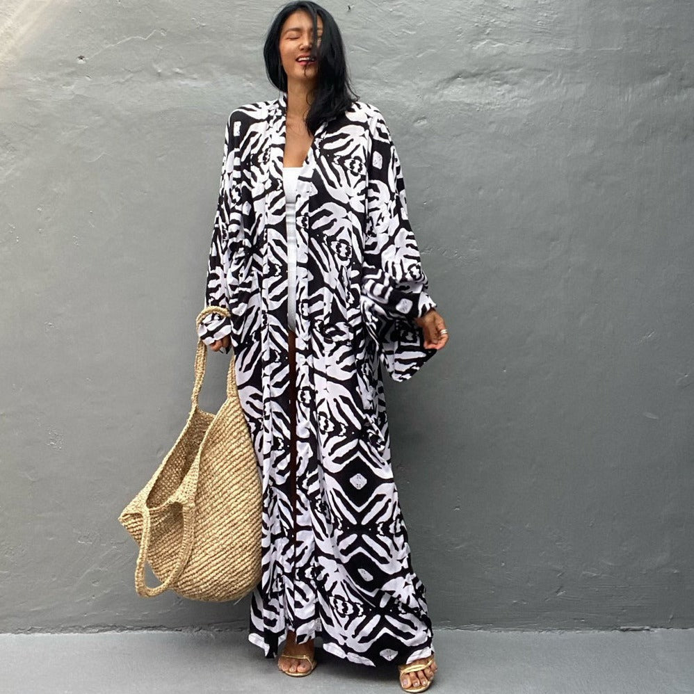 Dame til strandmode inspireret kaftan med eksklusivt palmetræmønster Stilla