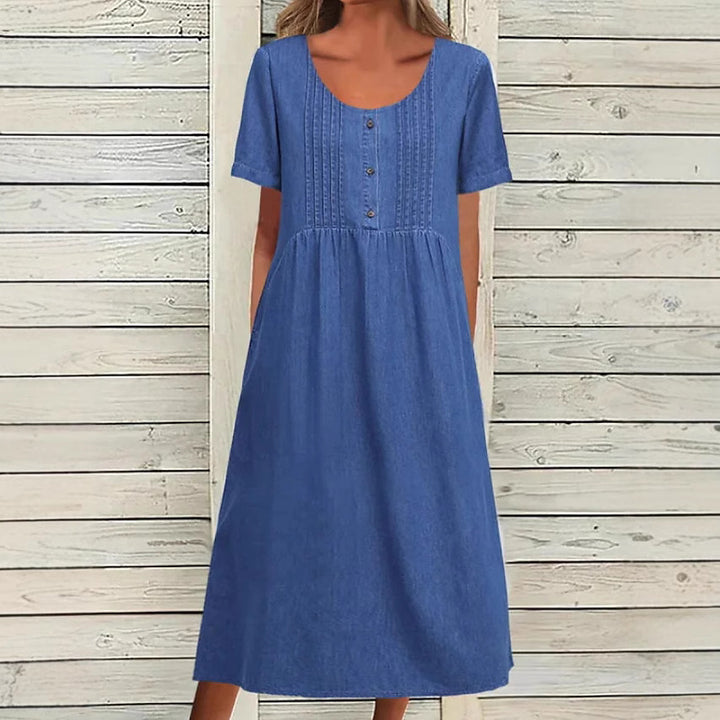 Dame fritidskjole med knap-oberdel og elegant rynkning Stilla