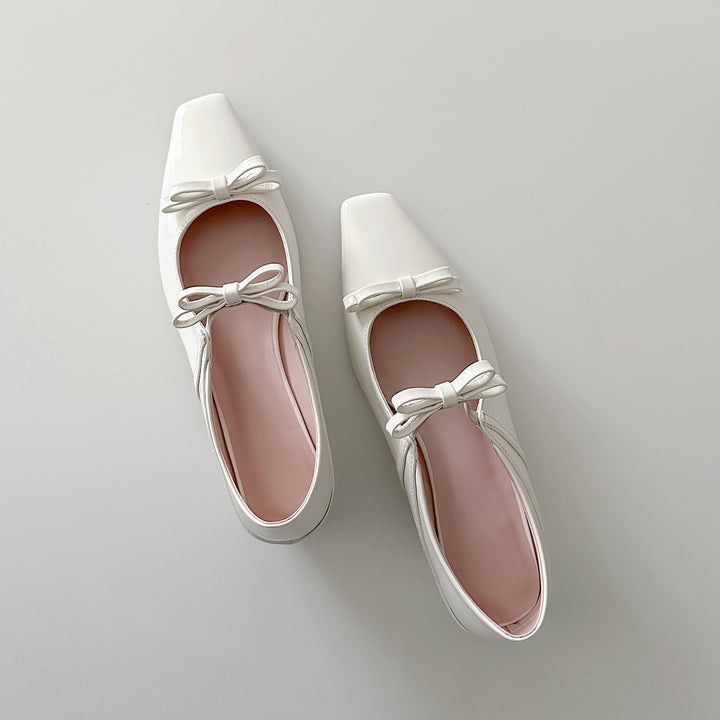 Stilfulde damers ballerina flade med firkantet tåform og dekorativ sløjfe Stilla
