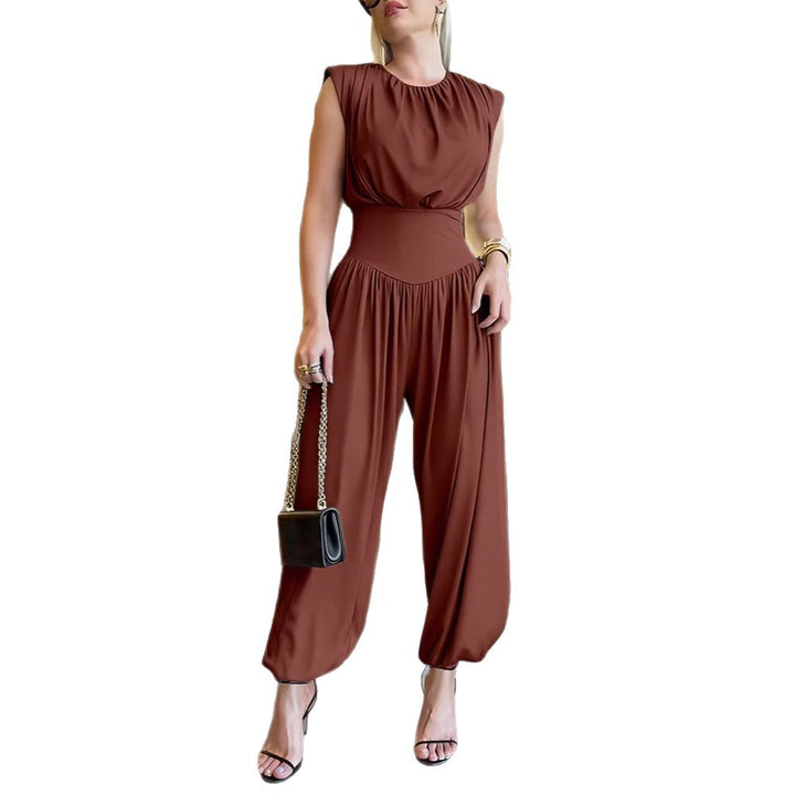 Dame moderigtig jumpsuit med elastisk taljebånd og innovativt snit Skovae