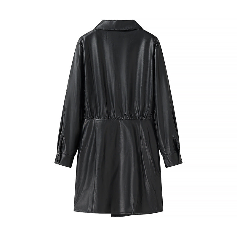 Dame kunstlæderjakke med elegant drapering og praktiske knapper Stilla