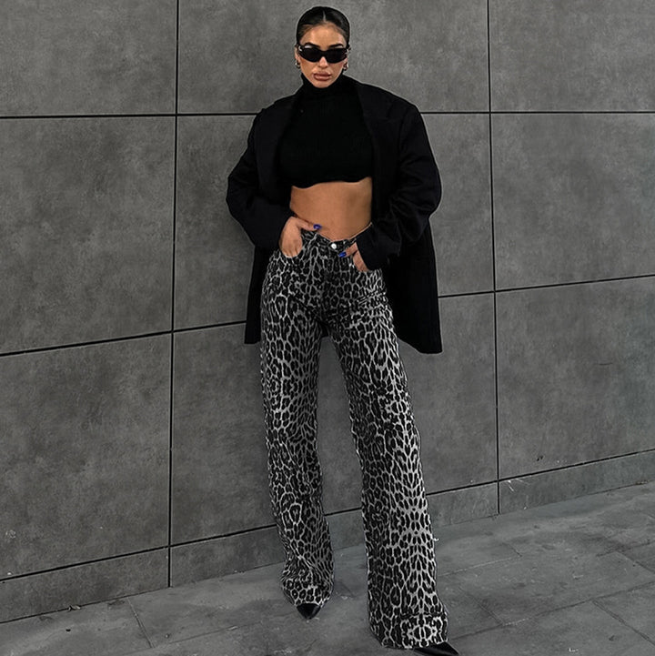 Dame højtaljede jeans i leopardmønster med bredudskåret ben Stilla