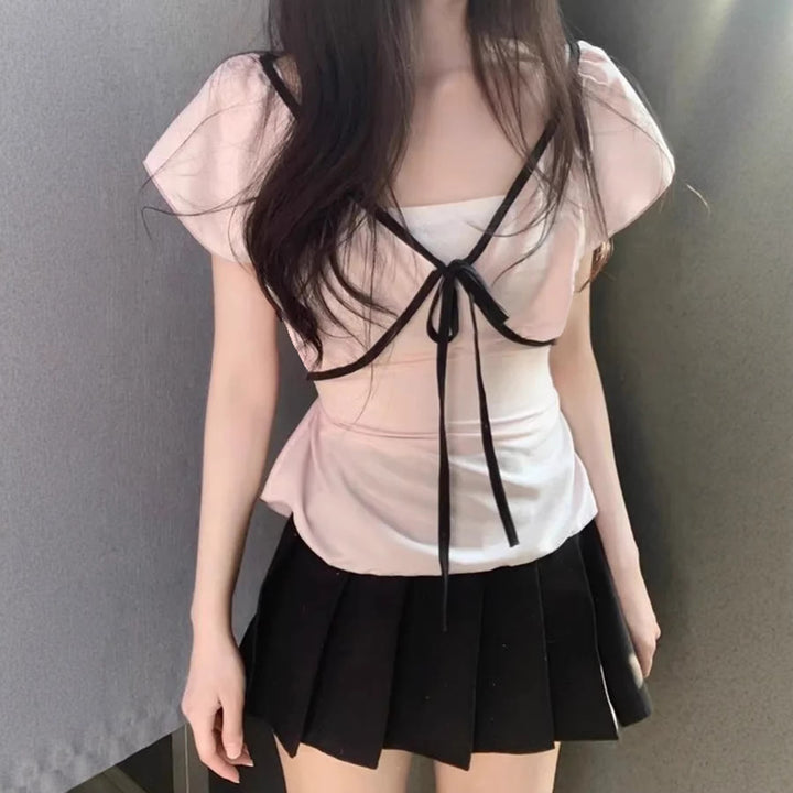 Damebluse med ruffles og justerbart bælte Skovae