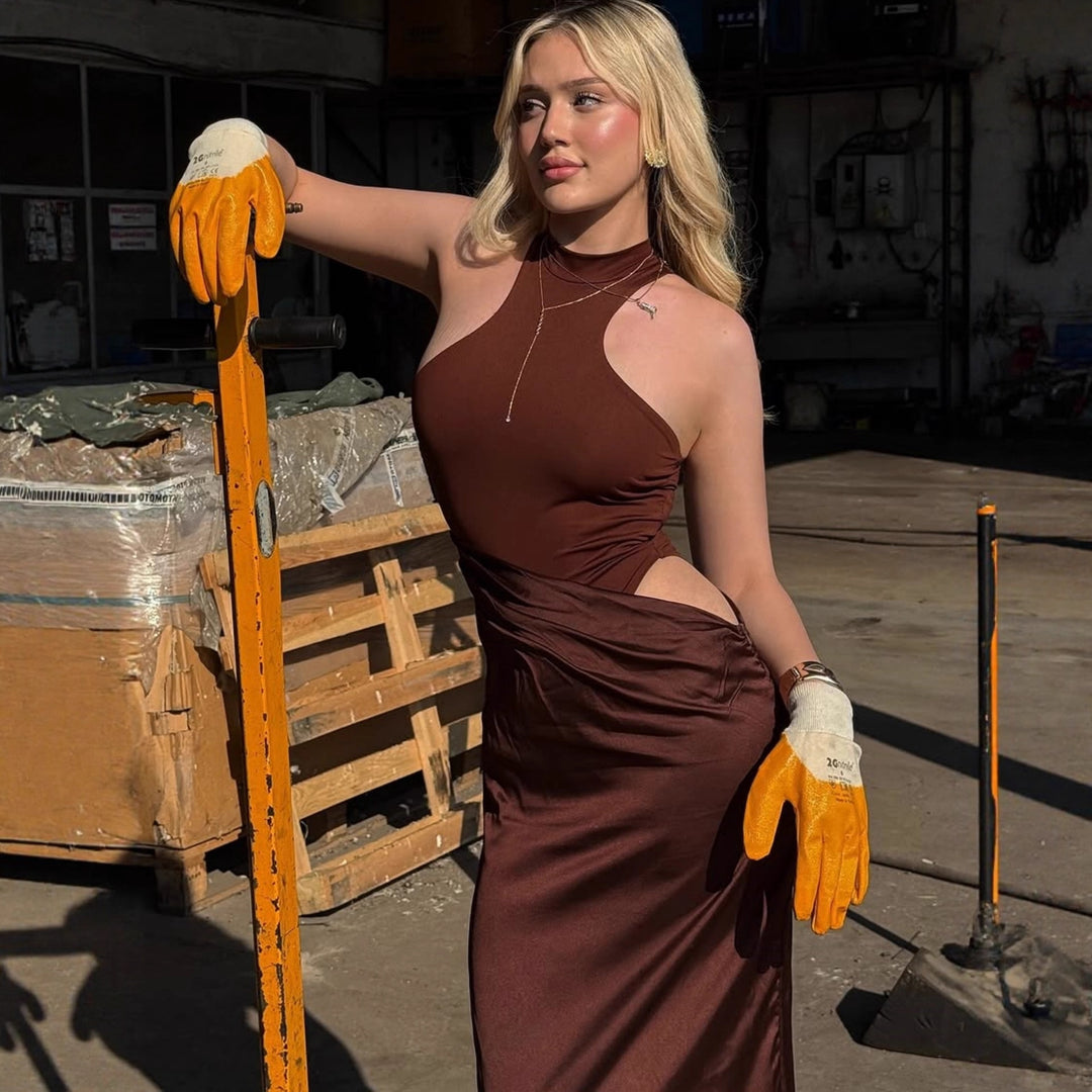 Dame Elegant Maxikjole med figursyet Halterneck og draperet Skirt Skovae