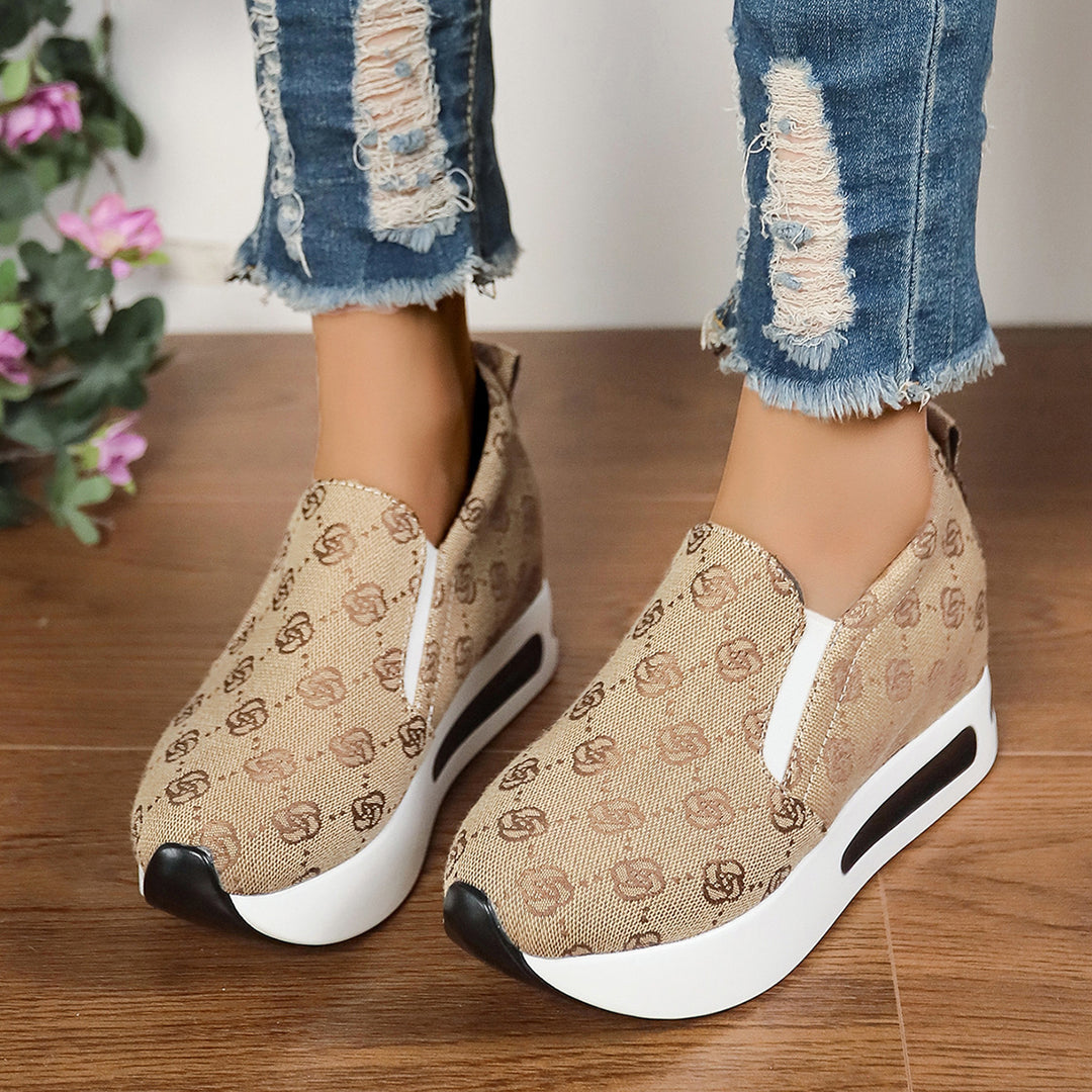 Dame komfortable slip-on sneakers med sporty design og åndbart overmateriale Stilla