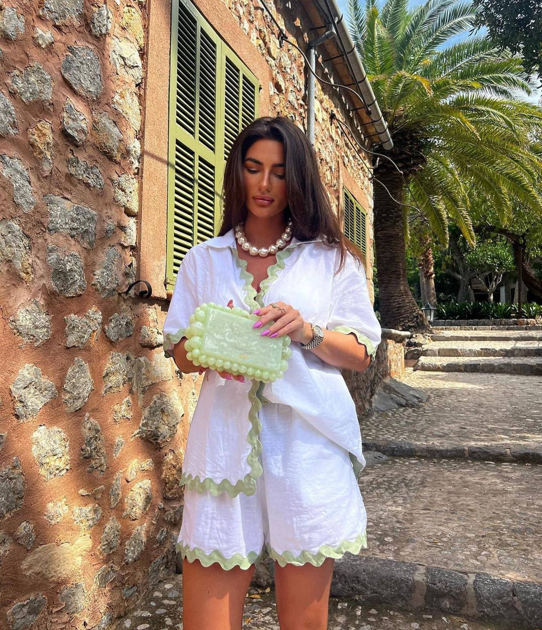 Dame elegante og afslappede bluser-shorts kombination Stilla