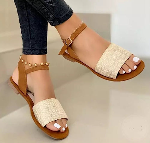Dame Sandaler med elegant strassdetalje og justerbar rem Stilla