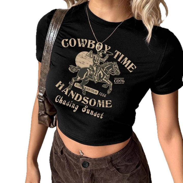 Dame Crop-Shirt med iøjnefaldende cowboy-motiv og stilfuld snit Skovae