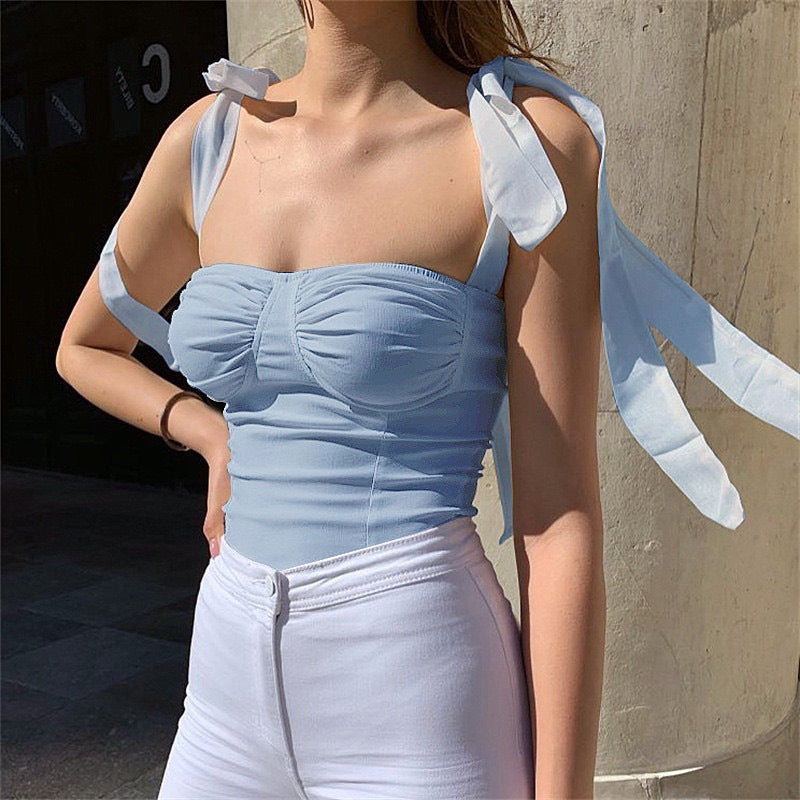 Dame bluse top med raffinerede stropper og elegant rynkning Skovae