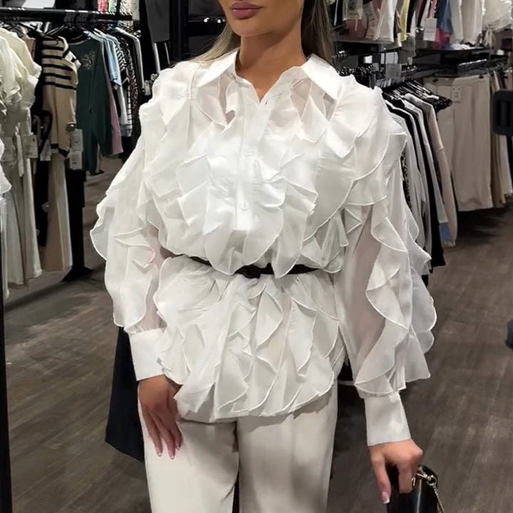 Damebluse med voluminøse flæser Stilla