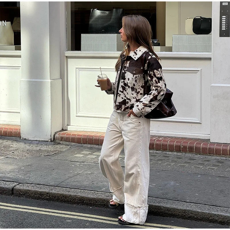 Dame trendy denimjakke i ekstravagant dyrepelslook Stilla