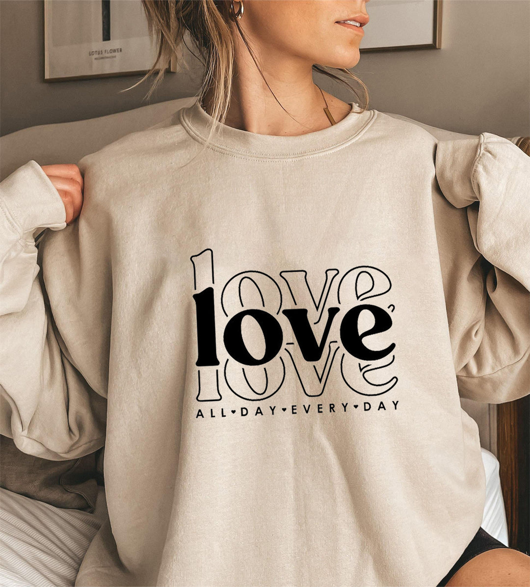 Kvinders sweatshirt med voluminøse ærmer og moderne kærlighedsprint Stilla