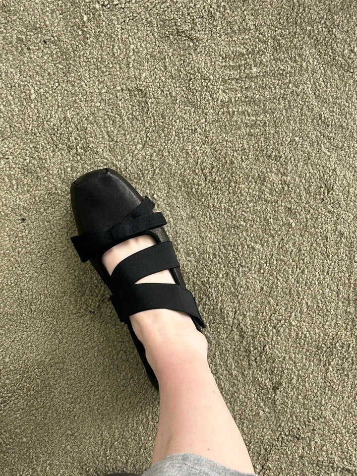 Kvindernes stilfulde Slip-On Sneakers med justerbare krydsremme Stilla