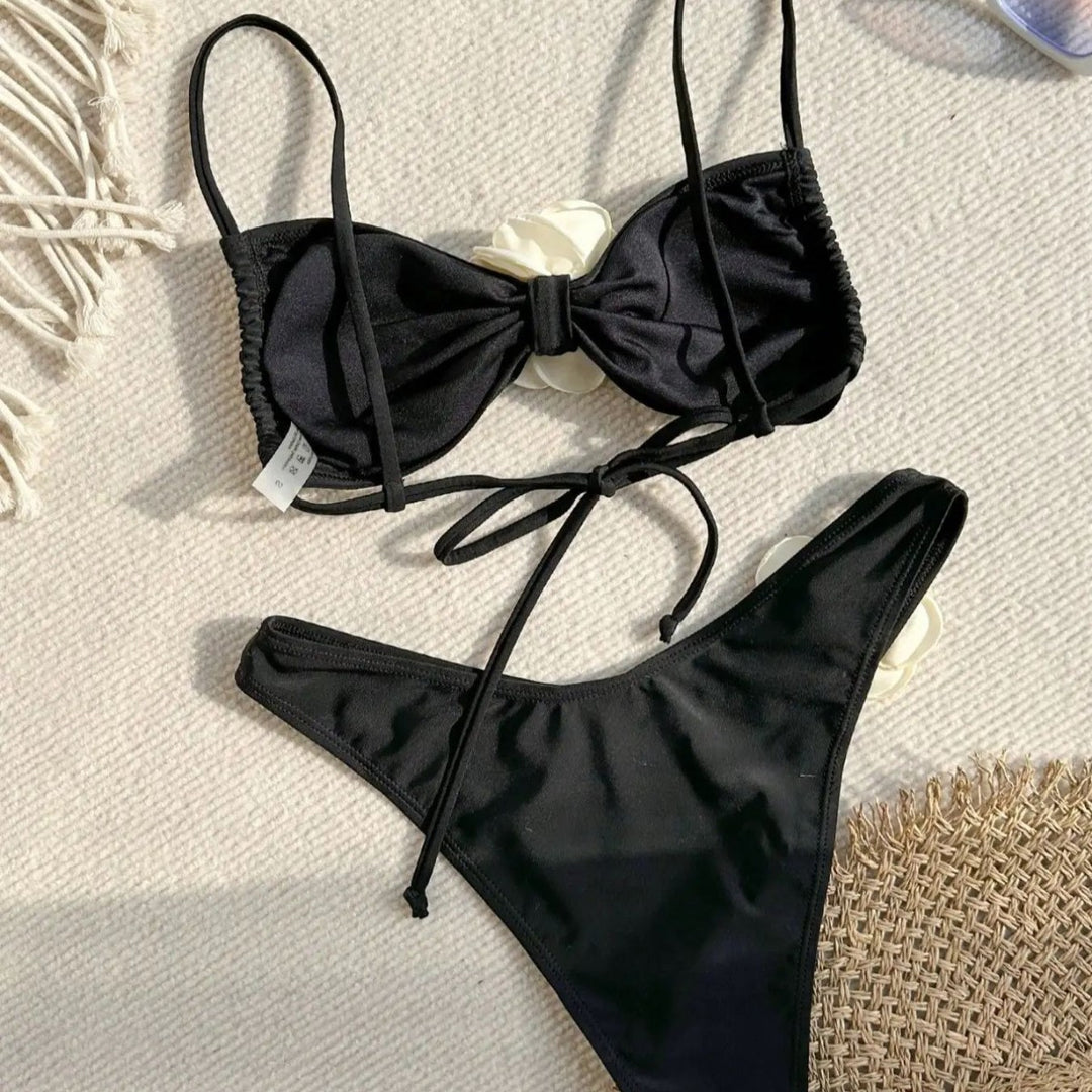 Dame bikini-sæt med romantisk blomsterdetalje og elastisk stof Stilla