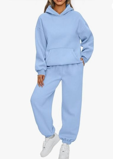 Kvinders afslappede hoodie jumpsuit lavet af kvalitets sweat materiale med praktiske lommer Skovae
