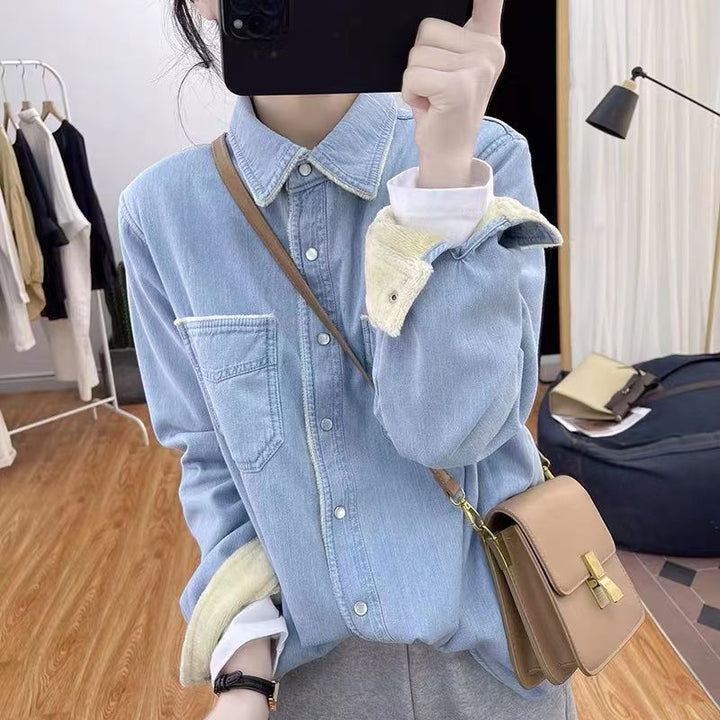 Dame afslappet denimbluse med kontrasterende krave Stilla