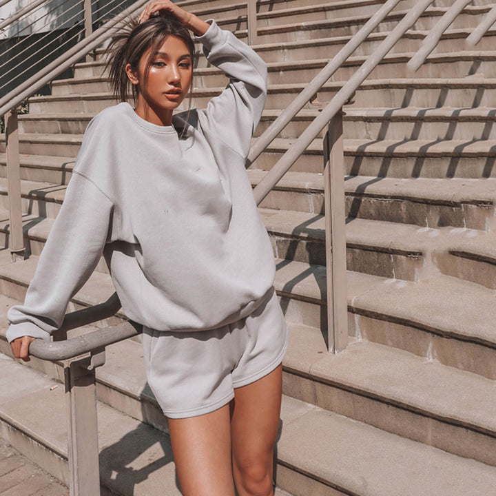 Kvinders komfortable sports loungewear sæt lavet af blødt frotté med en afslappet pasform