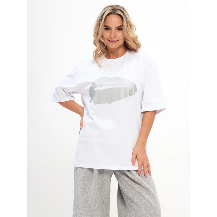Dame T-shirt med skinnende læbe-motiv og afslappet snit Stilla