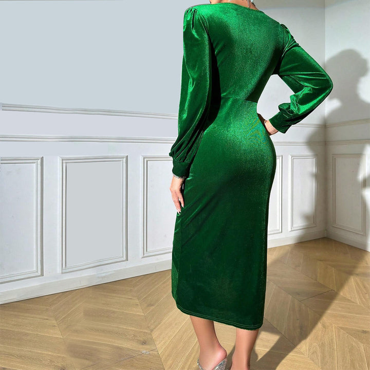 Kvinders maxikjole med dyb V-hals og elegant draperingsdetalje Stilla