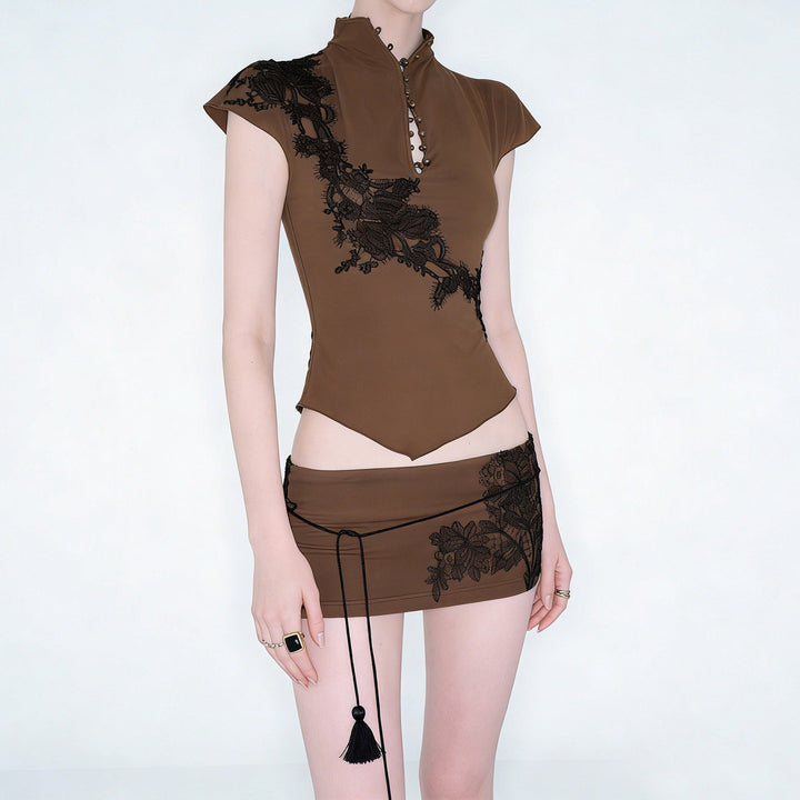 Dame Elegant spidsetop med fashionable knapdetaljer Skovae
