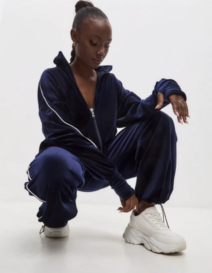 Dame moderigtigt og alsidigt velour sportoutfit med lynlås Stilla