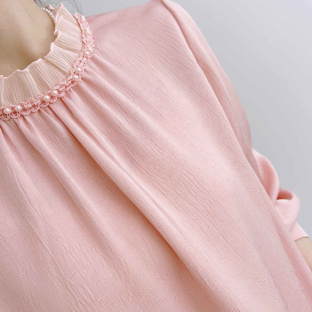 Dame elegant bluse med perlebesat krave og afslappet snit Stilla