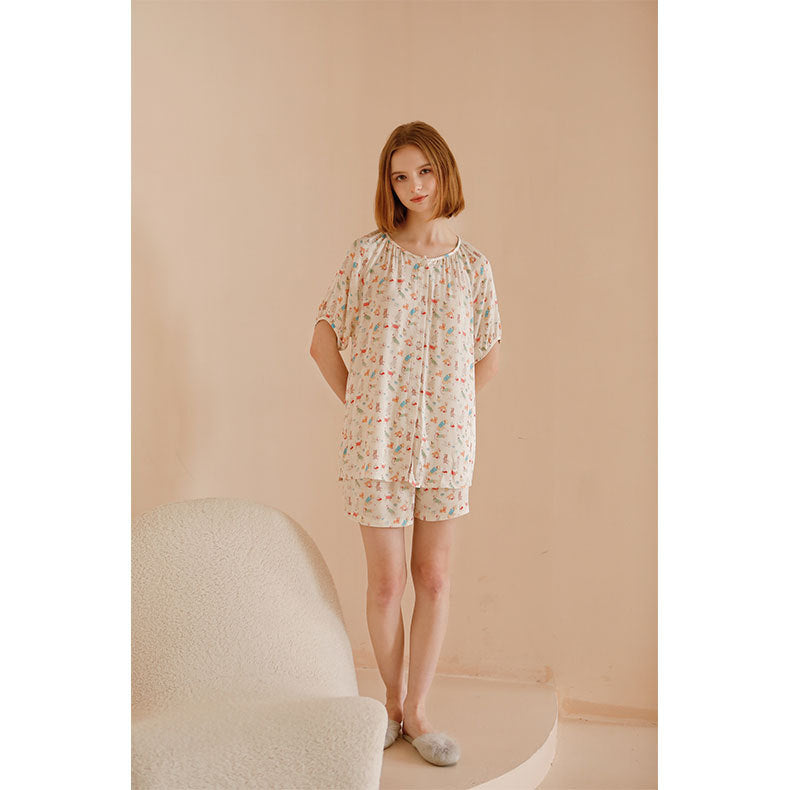 Dame Pyjama-sæt i let og åndbart materiale med legende design Stilla