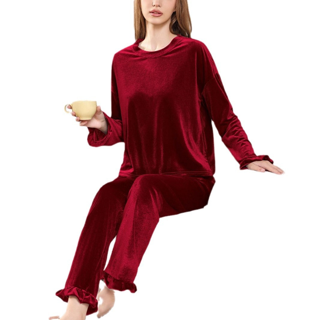 Dame luksuriøs velour pyjamasæt med fine flæsedetaljer Stilla