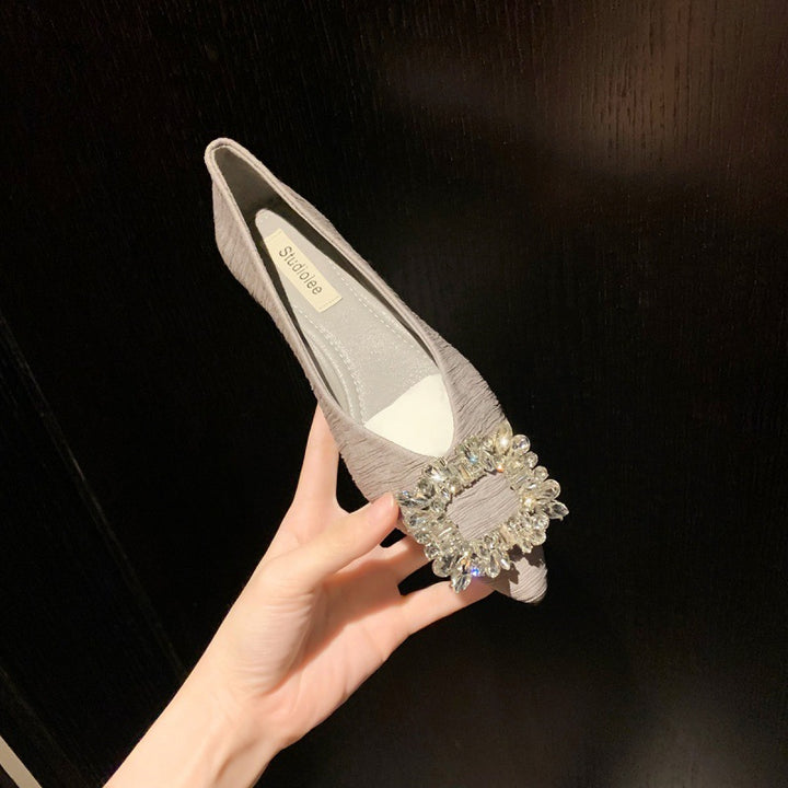 Dame elegante, med krystaller prydede, spidse ballerinaer Stilla