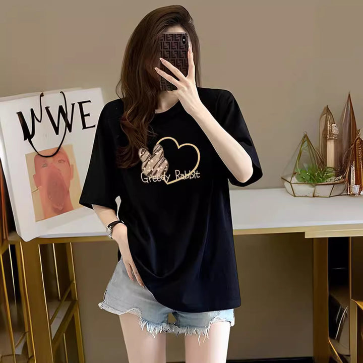 Dame T-shirt med afslappet grafiktryk og stort hjertemotiv Stilla