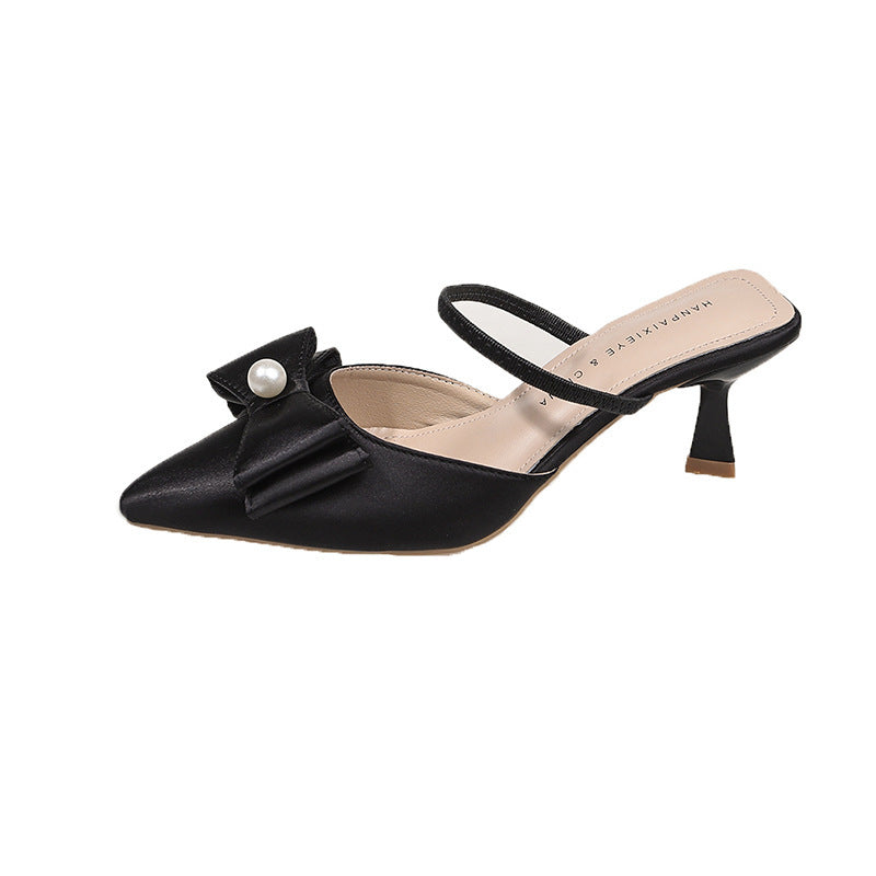 Dame Slingback-hæle med spidse tæer og sløjfe samt perledetalje Stilla