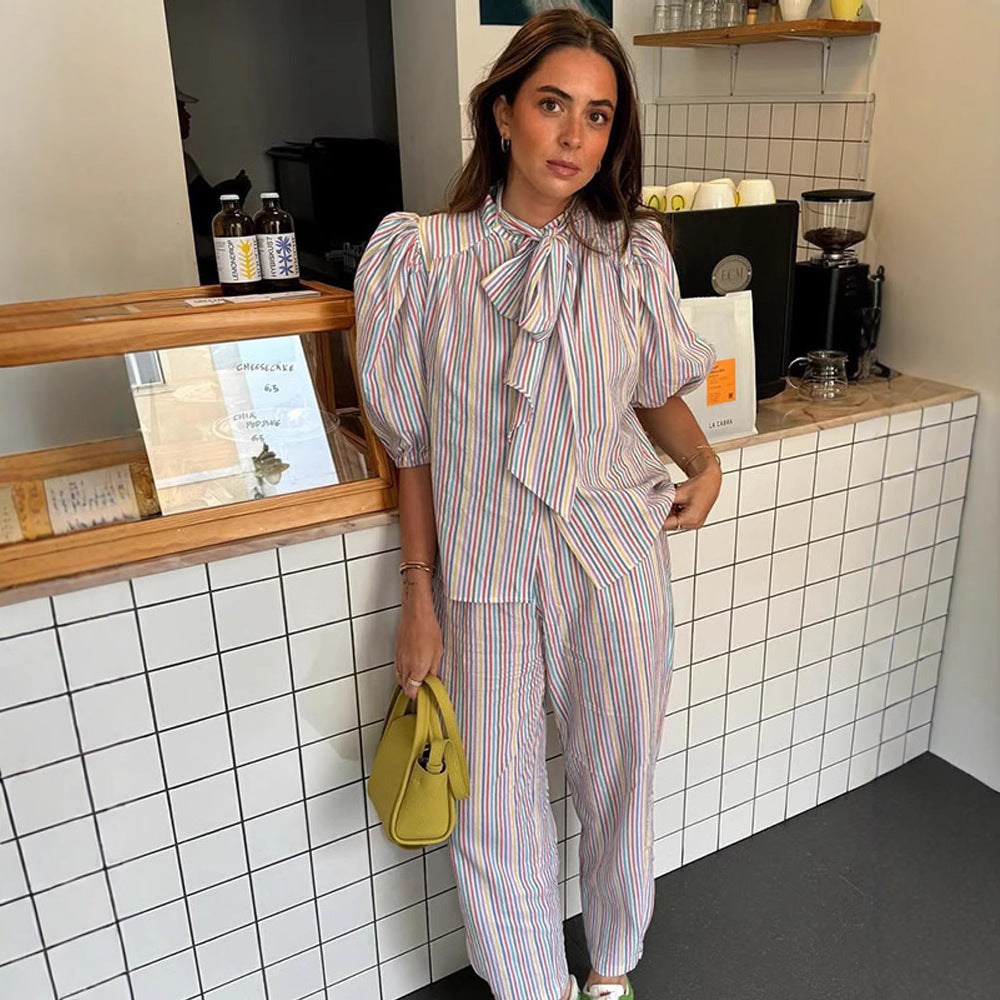 Dame bluse- og bukse-sæt med raffinerede ruffles detaljer Stilla