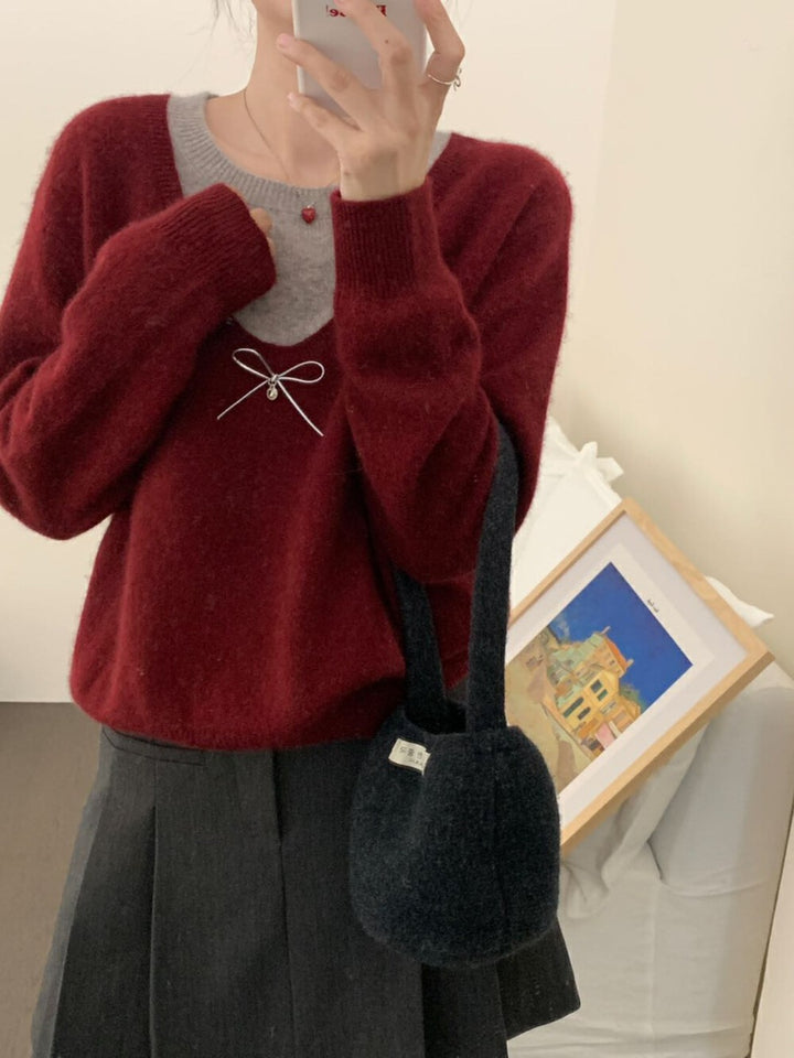 Kvindesweater med elegant V-hals og premium bueapplikation Stilla