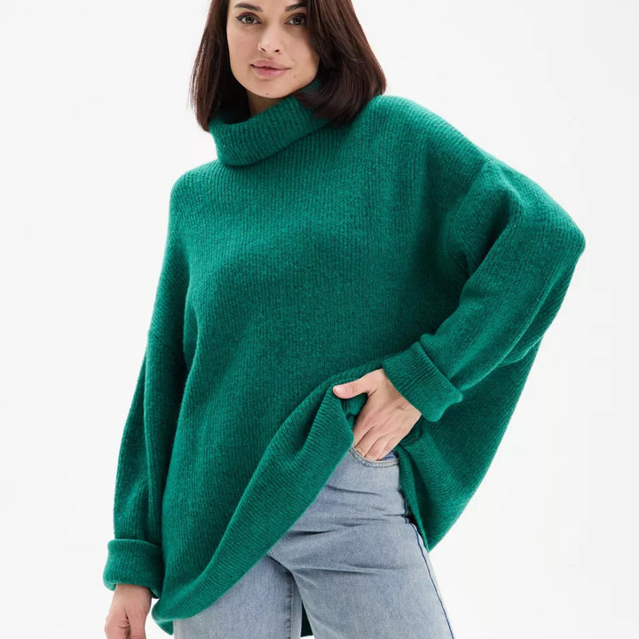 Dame hyggelig oversized sweater med høj krave og konisk skæring Stilla