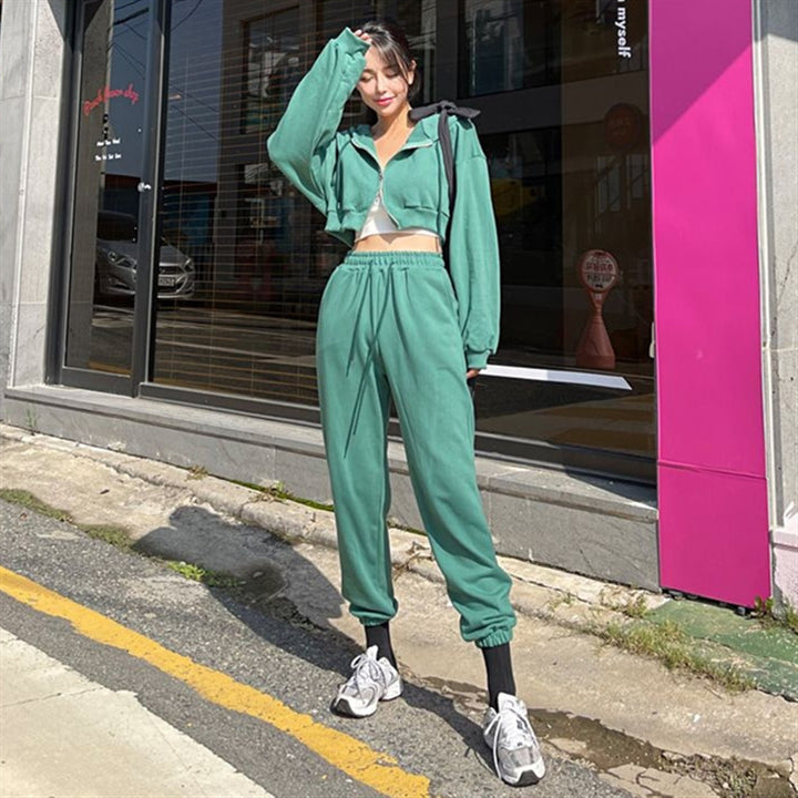 Kvinders sporty todelt sæt med cropped hoodie og komfortable joggers Stilla