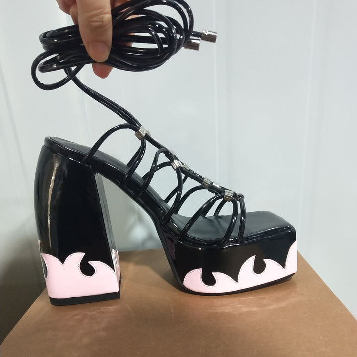 Femme Chunky Plattform-blokhælsandaler med strop-design Stilla