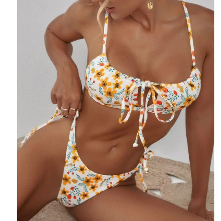 Dame triangel-bikini med floral snit og justerbart bindebånd Stilla