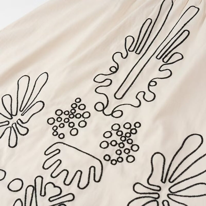 Dame maxikjole med kunstneriske broderimønstre og justerbare spaghettistropper Stilla