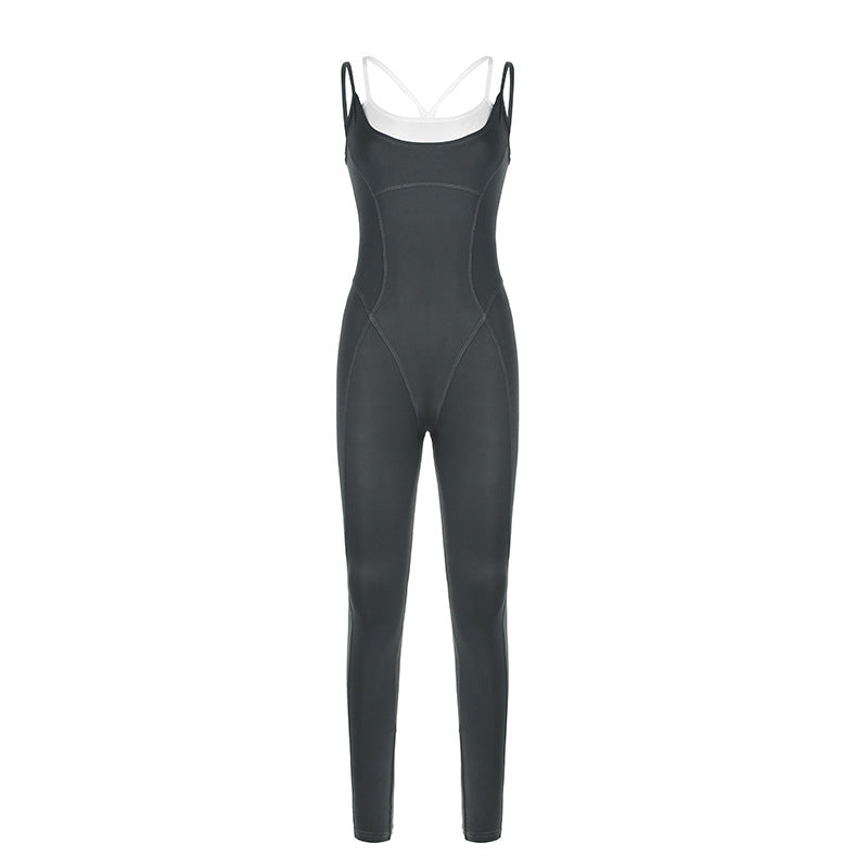 Damer figurtilpasset jumpsuit med stropper og asymmetrisk kant Skovae