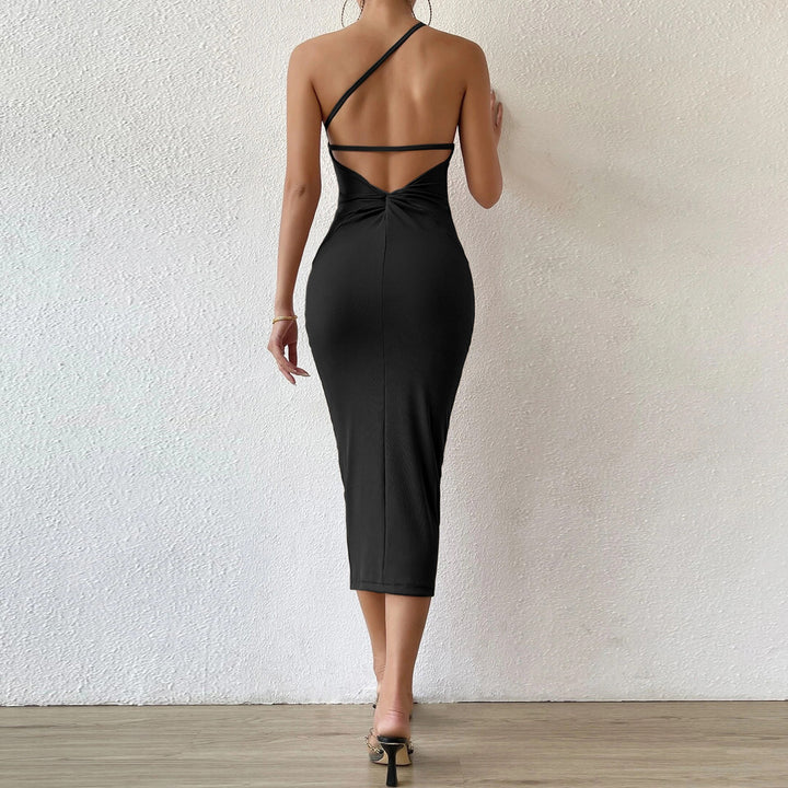 Kvindernes figursyede midi kjole med asymmetrisk design Stilla