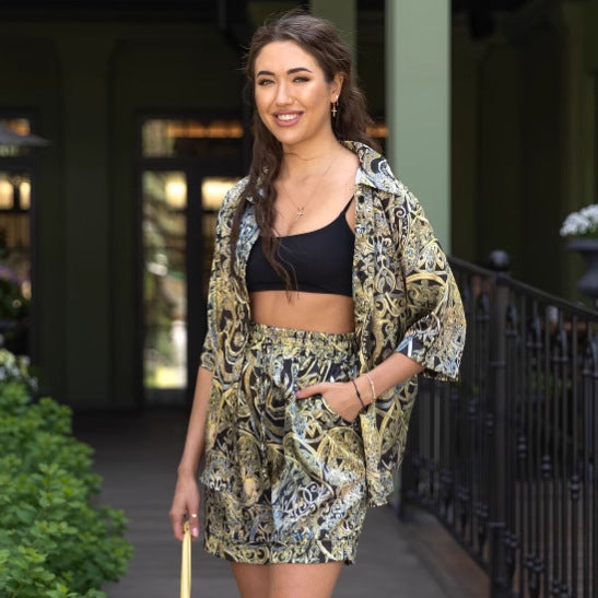 Dame To-delt Sæt med løs Bluse og Shorts i elegant Design Stilla