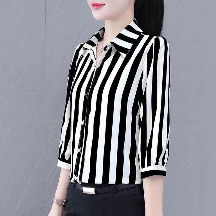 Dame stribet bluse med fashionable snit Stilla