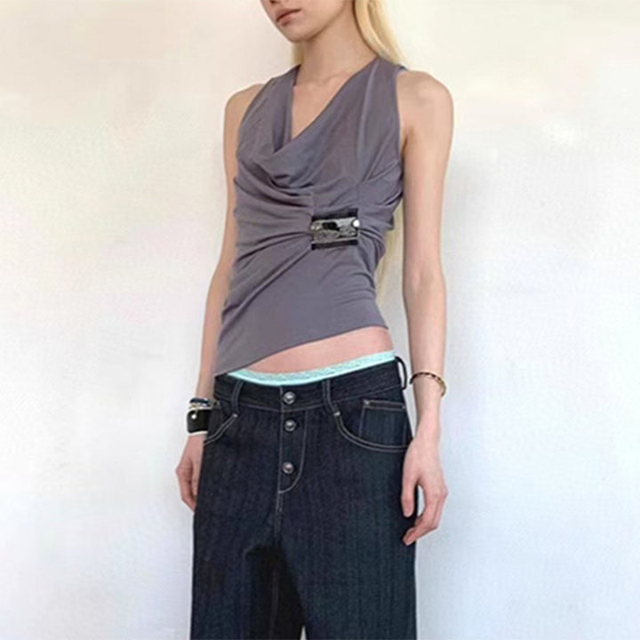 Dame ærmeløs top med elegant drapering og dekorativ smykkedetalje Stilla