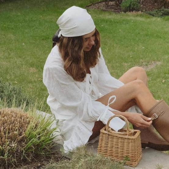 Dame Elegant skåret sommertop med flæsedetaljer og shorts Stilla