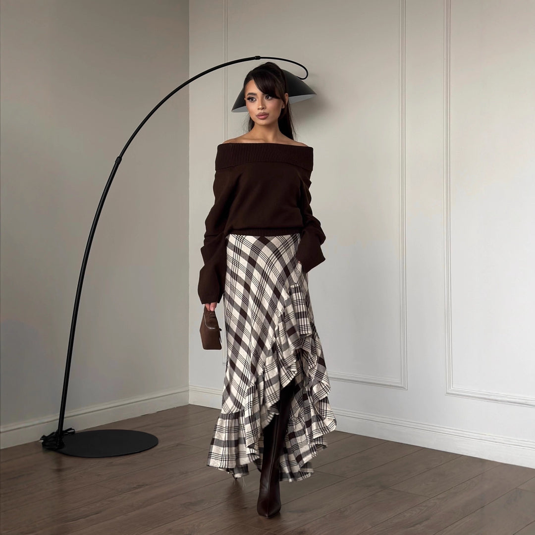Kvindernes fashionable omslagsnederdel med flæset kant og elegant mønstring Stilla