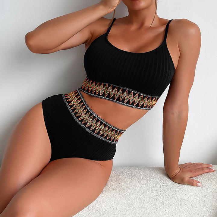 Dame bikini sæt med figursyet ribmønster og farverig elastisk bånd Skovae